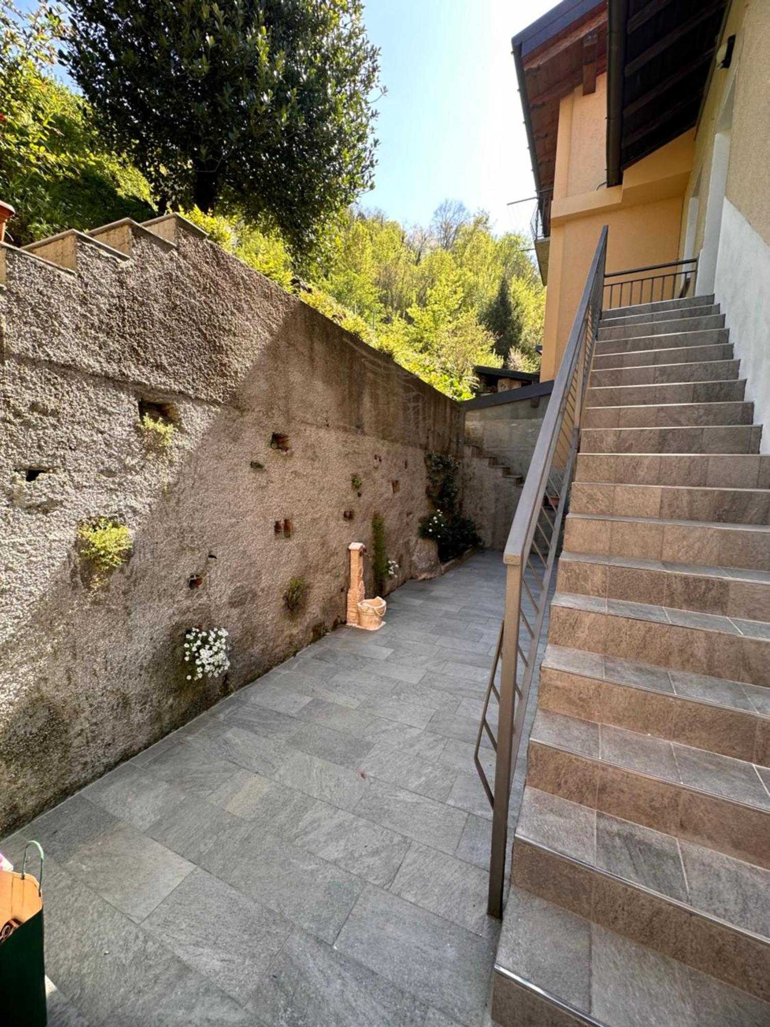 Apartamento Little House Lezzeno Exterior foto